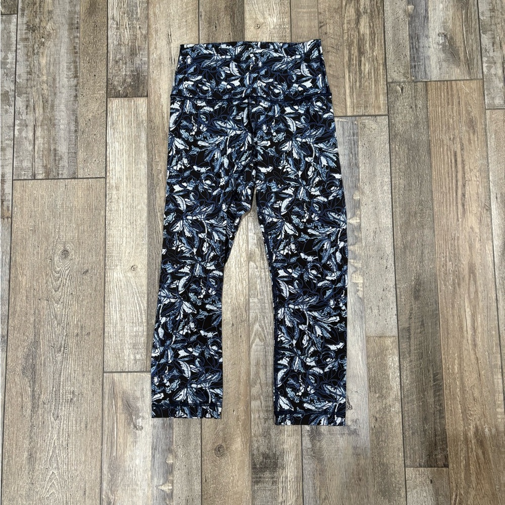 EUC lululemon athletica crop leggings